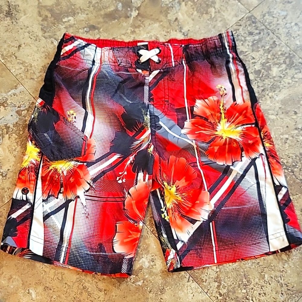 Joe Boxer Hawaii pattern red/black swim trunks boys size small (6/7)